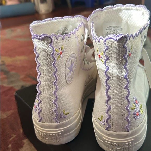 Converse - Picture 3 of 8